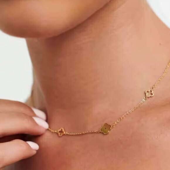 14K Gold Filled Four Leaf Clover Necklace - Picture 3 of 4